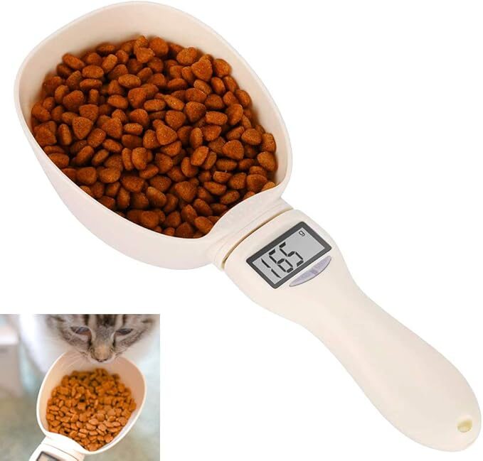 犬の食事量を正確に計測するデジタルスケールの写真